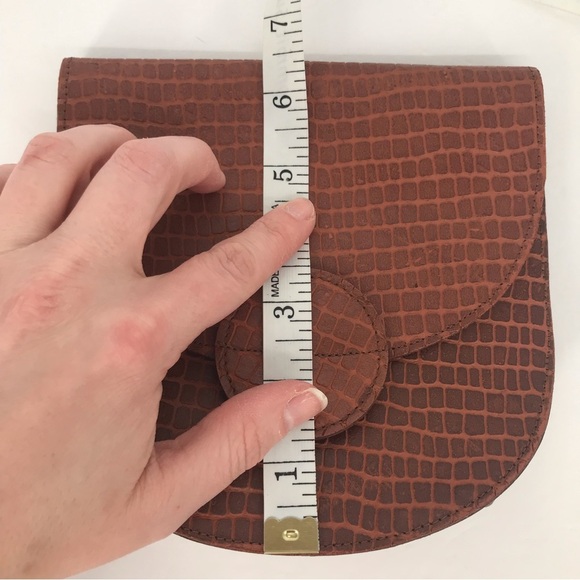 Leather Vintage Handbag with Modern Crossbody Chain - Picture 11 of 15